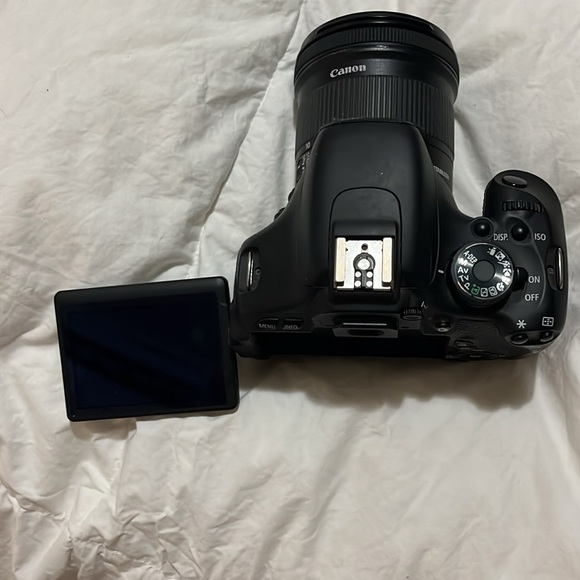 Nice camera.It is EOS Rebel T31 with extended lens Unfortunately missing battery - Picture 5 of 5